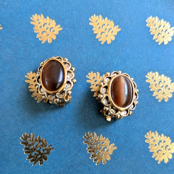 Vintage, Cabochon Tigers Eye Style Clip On Earrings - Picture 8 of 10